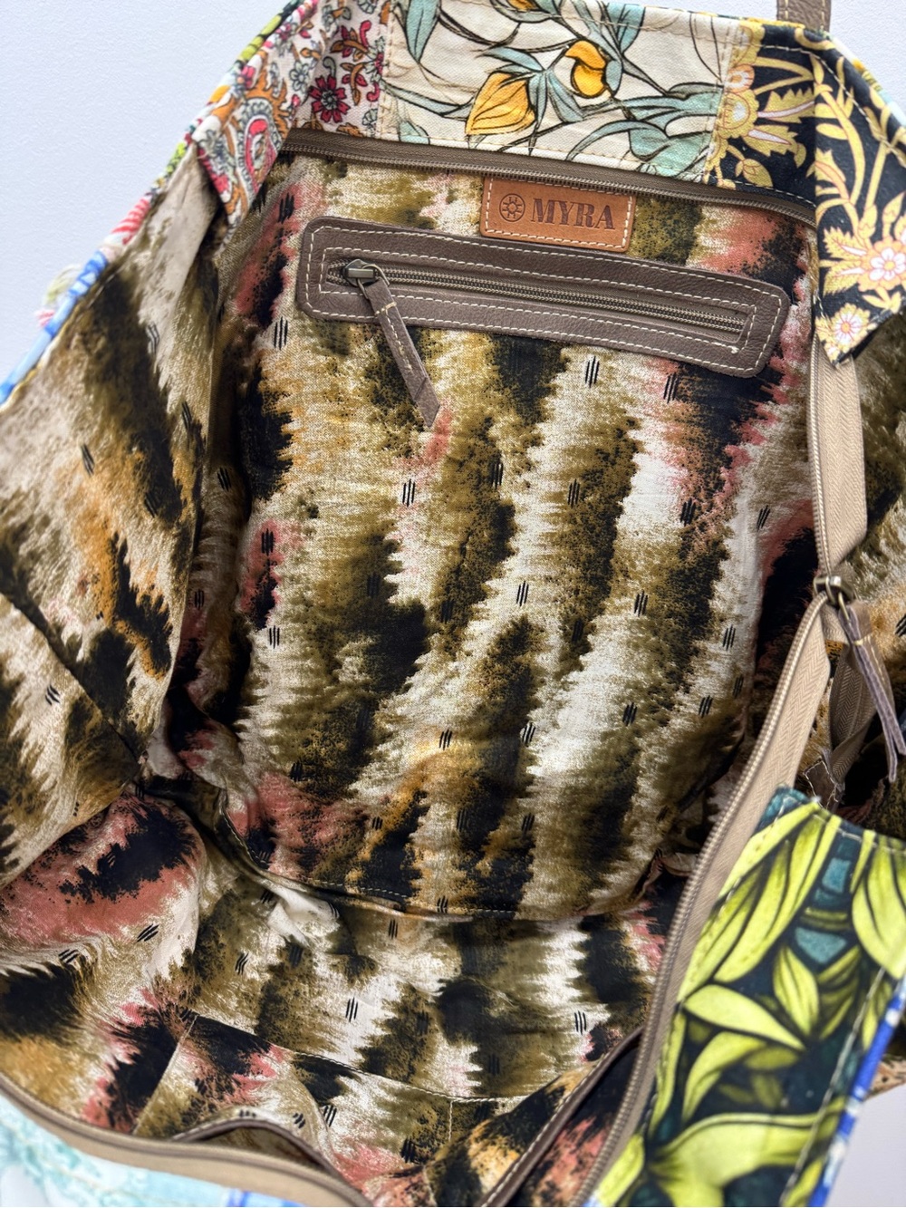 Sundial Weekender Myra Bag - Picture 6 of 8